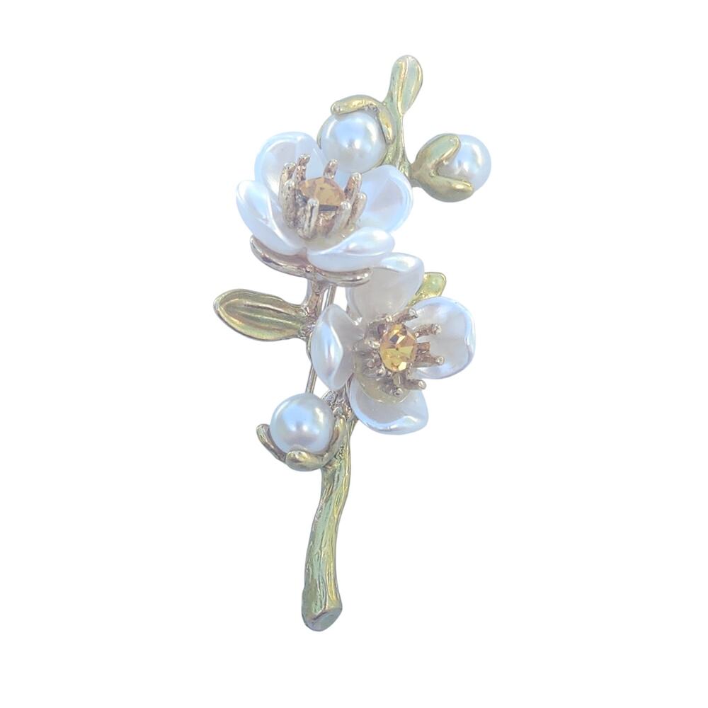 Vintage White Floral Brooch Faux Pearl Amber Glass Gold Tone C Clasp Rhinestone